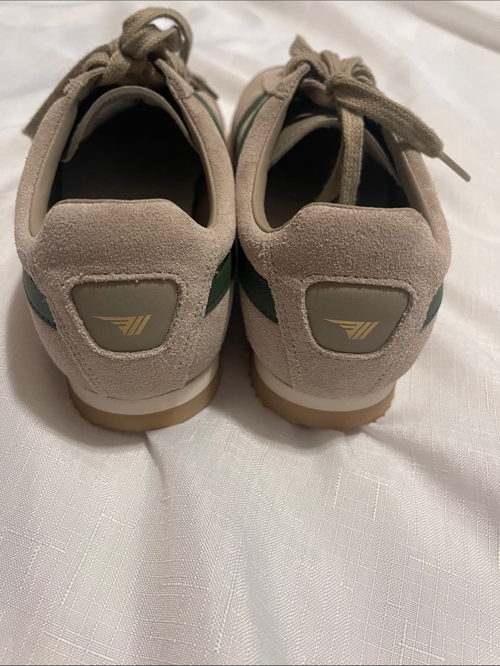 Gola Beige Suede Sneakers Women’s with Green Stripes New Without Tag - Picture 4 of 8
